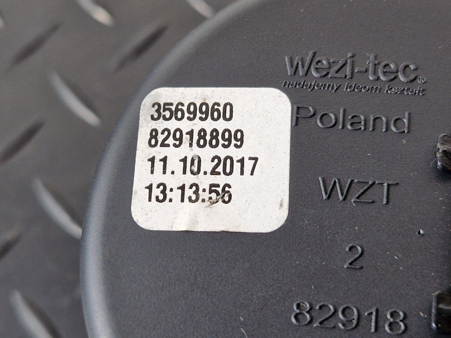 16-19 AUDI A4 B9 GENUINE OEM TWIN DOUBLE ILLUMINATED CUP HOLDER TRIM 8W0862533A