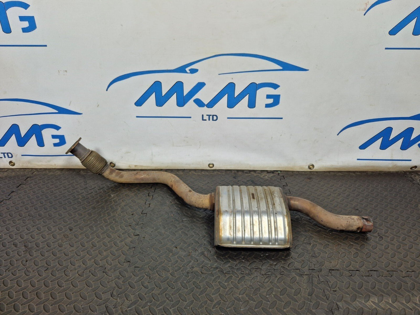 16-ON AUDI A4 B9 EXHAUST SILENCER CENTRE BOX 8W0253211F