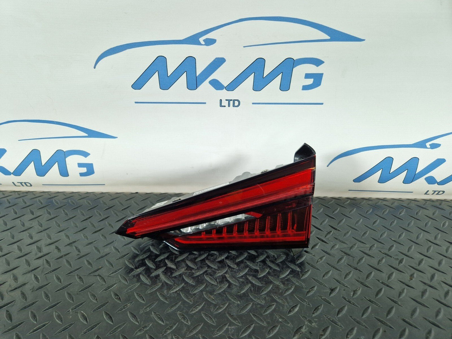16-24 AUDI A5 F5 COUPE GENUINE REAR RIGHT INNER TAILGATE LED LIGHT 8W6945094C