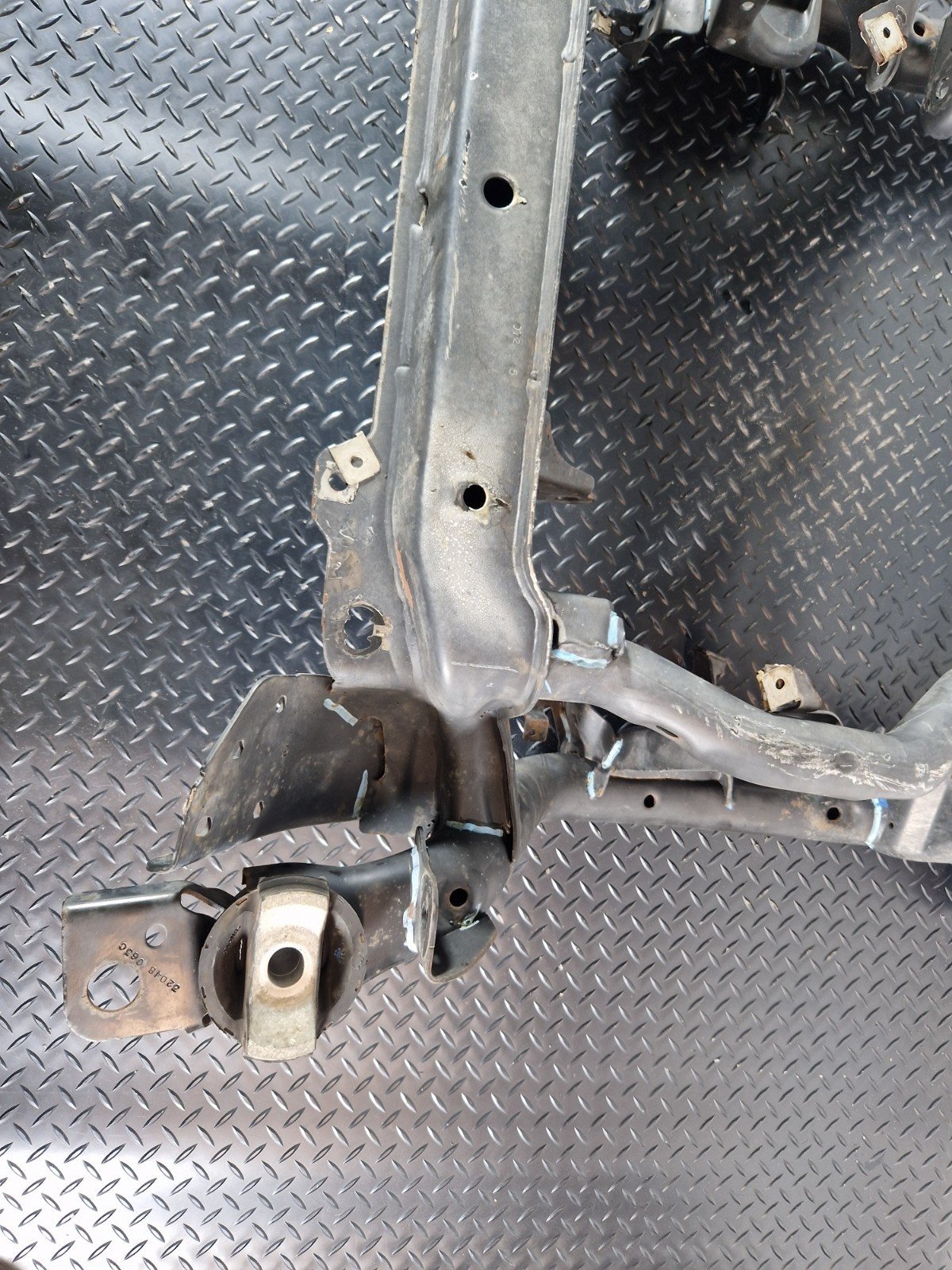 11-19 MERCEDES BENZ ML W166 GENUINE FRONT SUBFRAME A1663302000