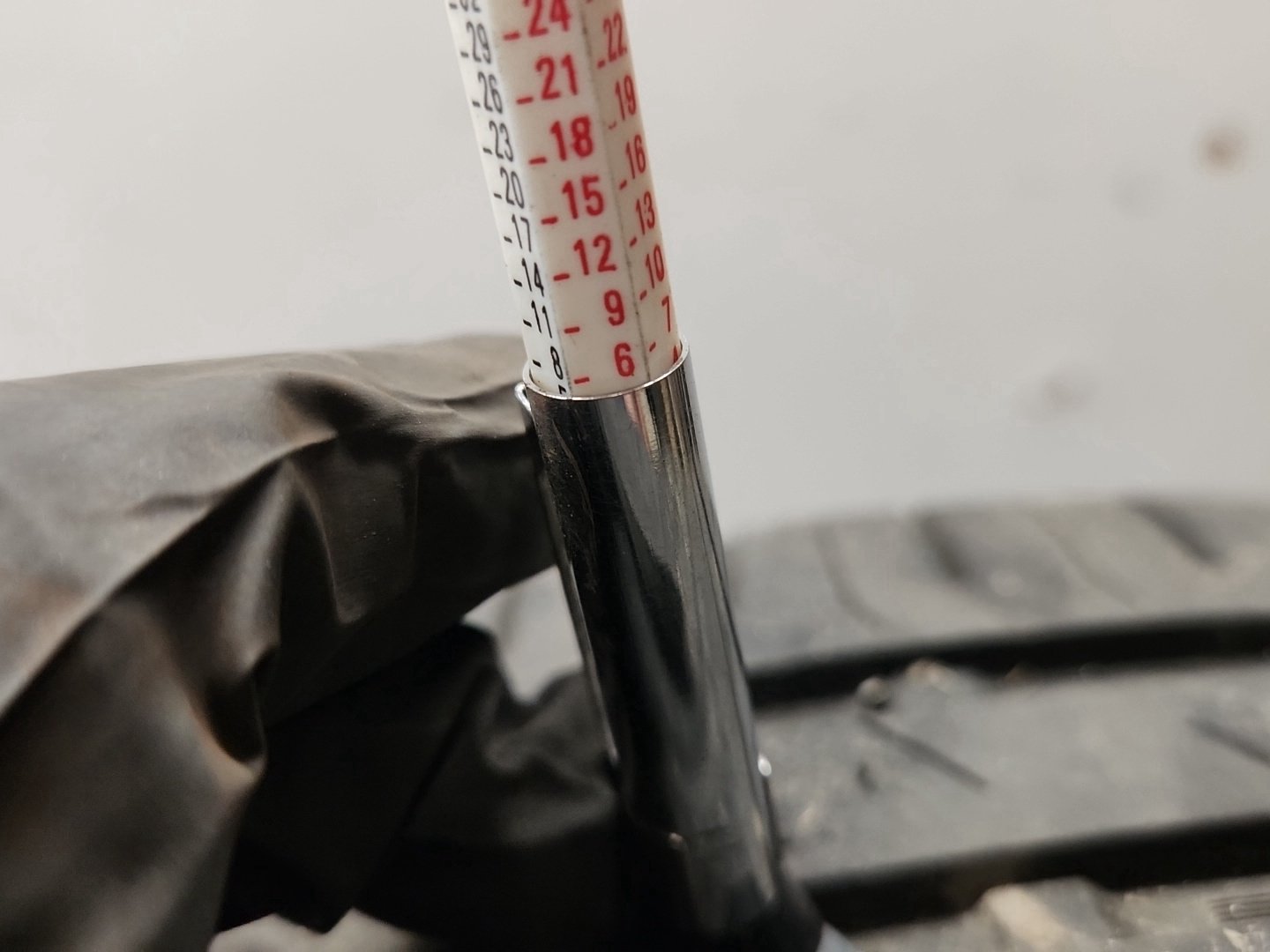 Nissan Juke MK1 (F15) 17" Alloy Wheel with Tyre 215/55/17 ~5mm