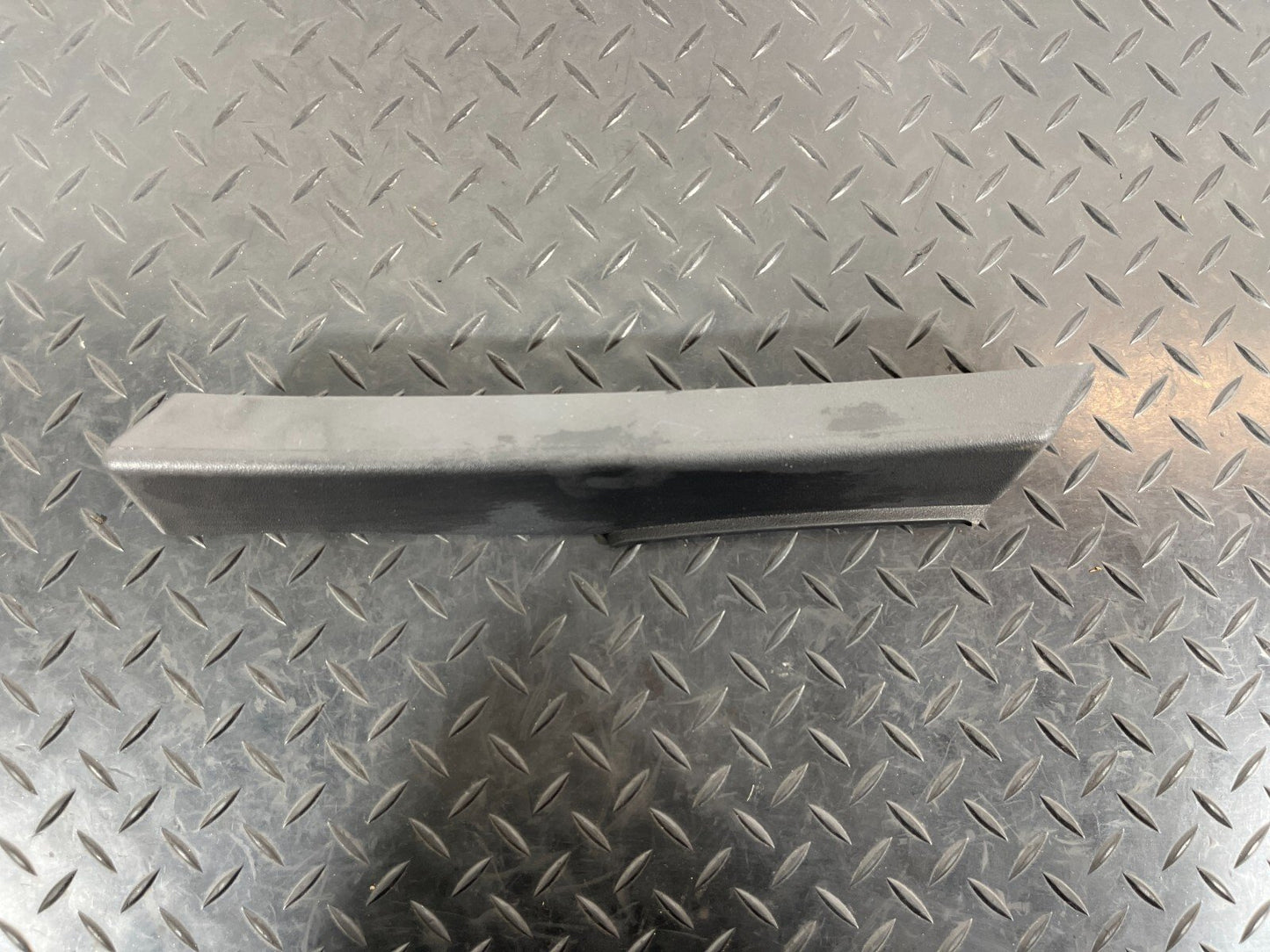 2019-ON  LAND ROVER DISCOVERY L550 INTERIOR PART RIGHT SIDE LK72043C26A