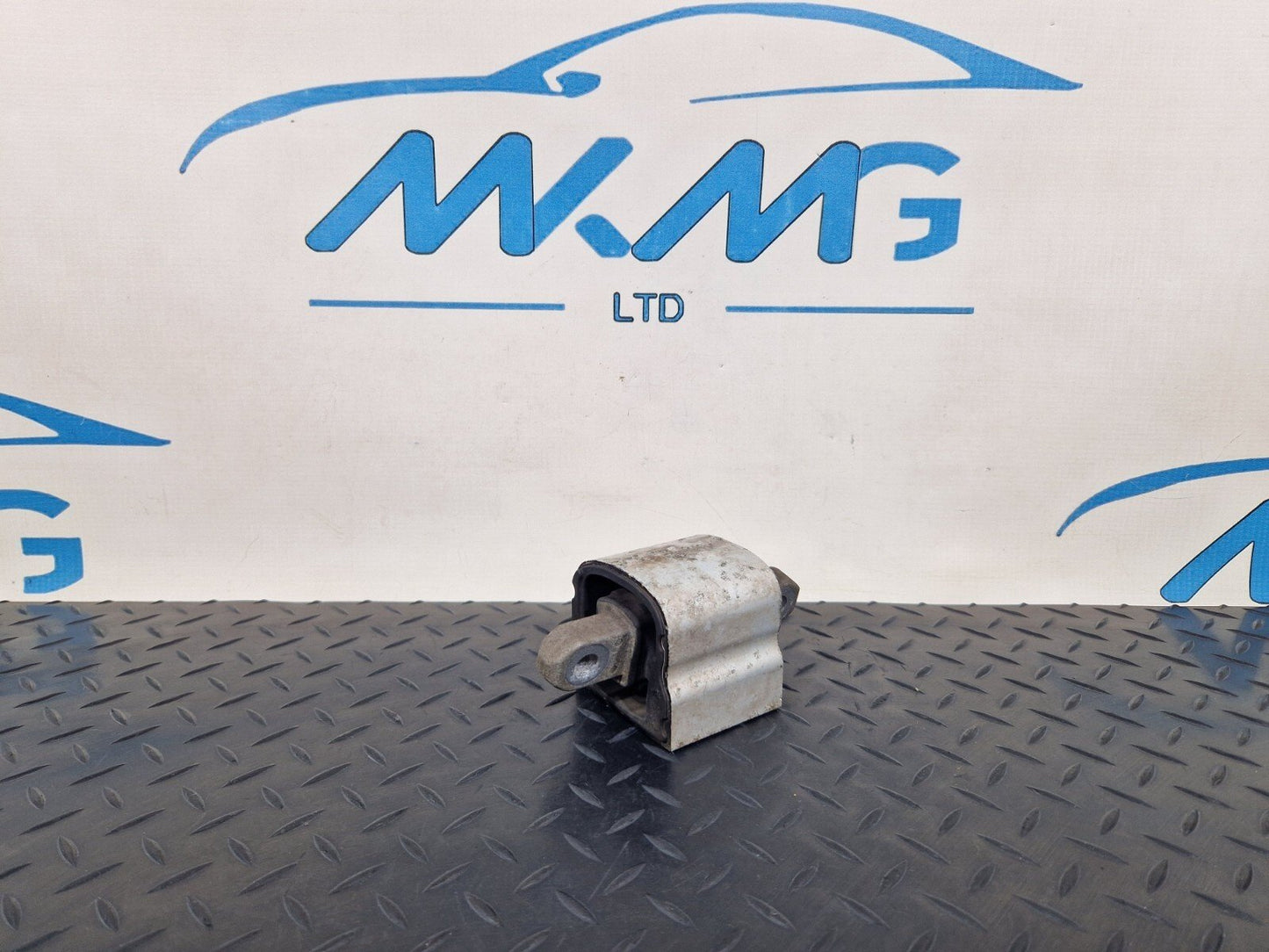 14-23 MERCEDES BENZ VITO W447 OEM TRANSMISSION GEARBOX MOUNT BRACKET A4472410113