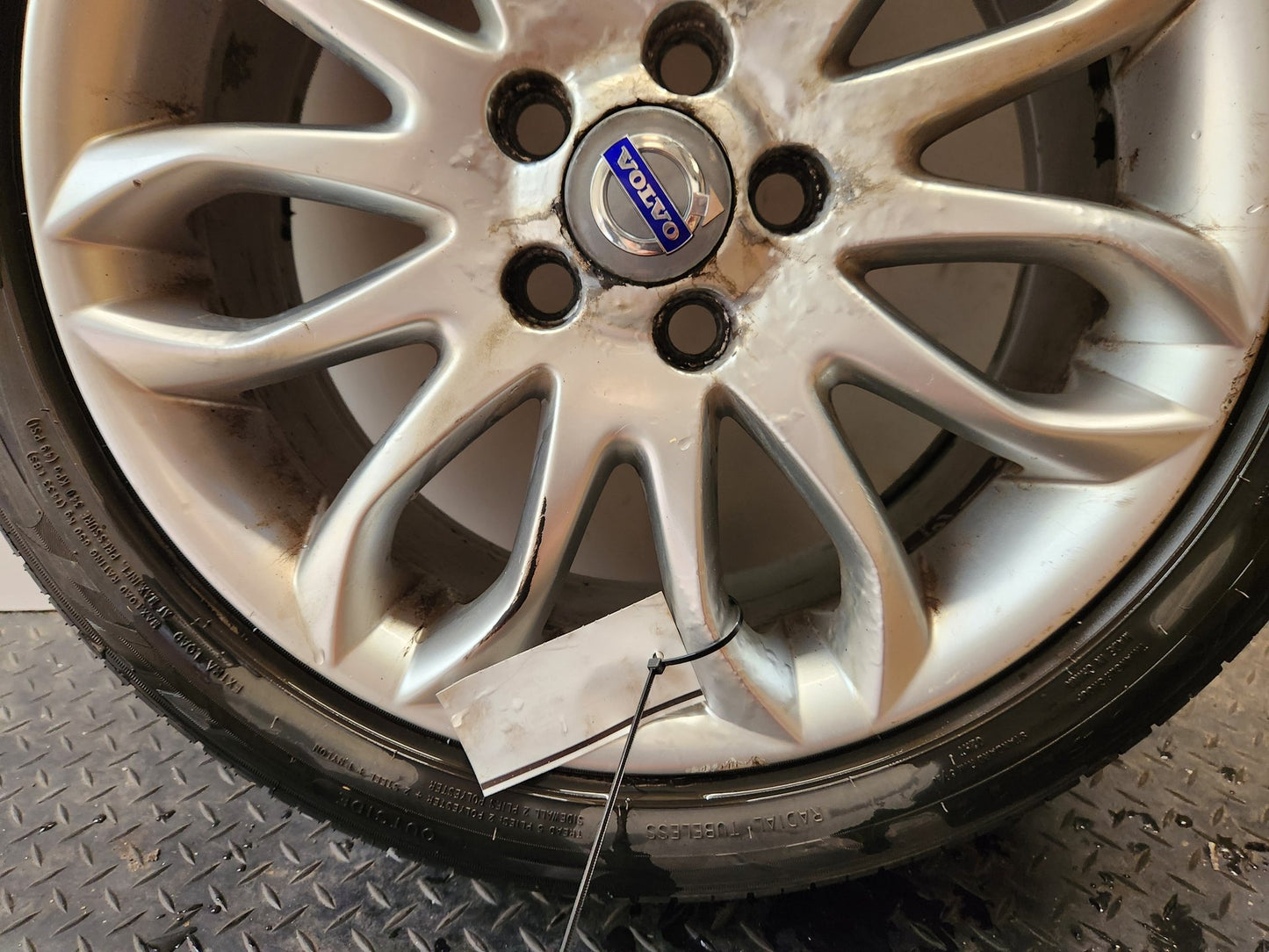 Volvo C30 MK1 (MK) 17" Alloy Wheel with Tyre 205/50/17 ~5mm
