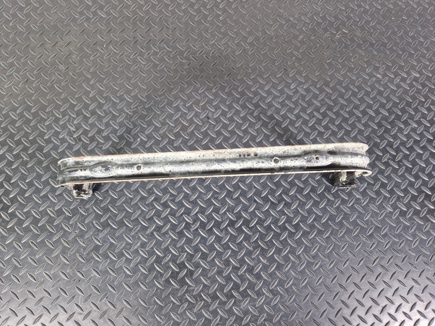 18-ON MERCEDES BENZ SPRINTER W907 FUEL TANK TENSIONER HOLDER STRAP A9074750000