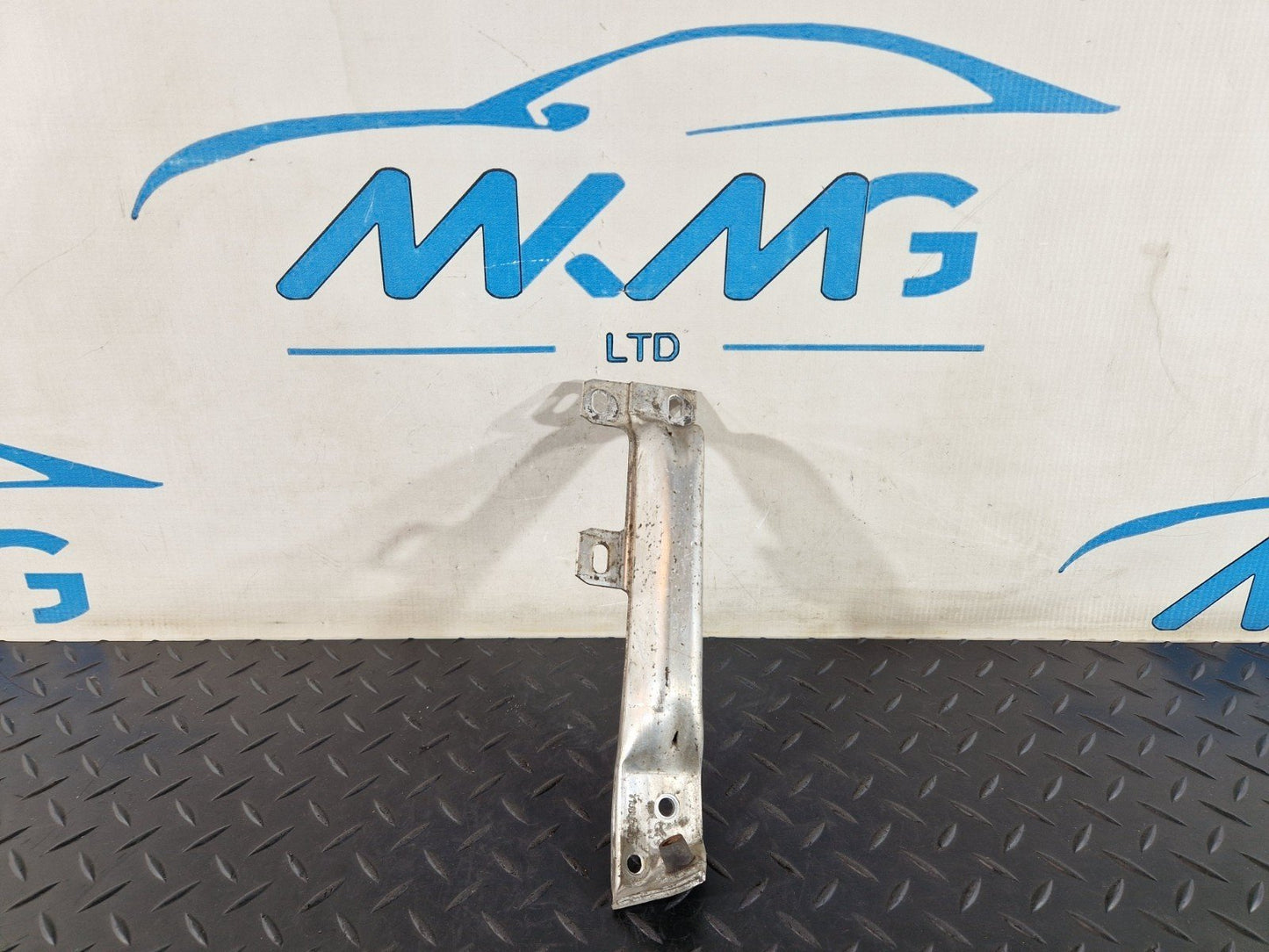 11-18 BMW 6 SERIES F13 BUMPER MOUNT BRACKET FRONT RIGHT DRIVER SIDE 7158894