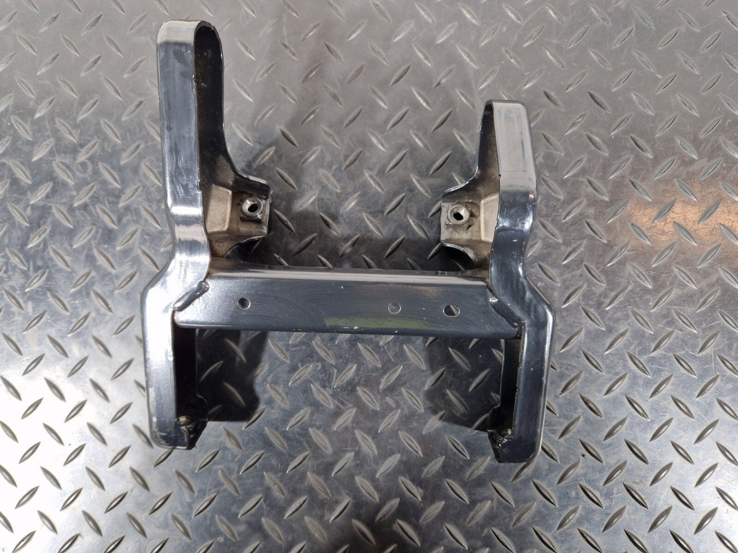 12-18 AUDI A6 C7 GENUINE OEM STEERING MECHANISM BRACKET 8K2419250C