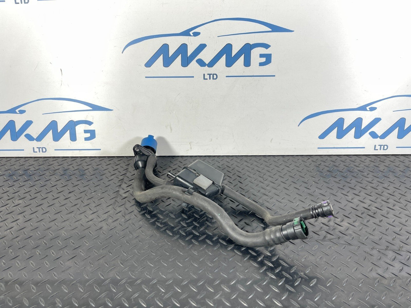 16-19 AUDI A4 B9 2.0TDI  GENUINE ADBLUE TANK FILLING HOSES 8W0131963A