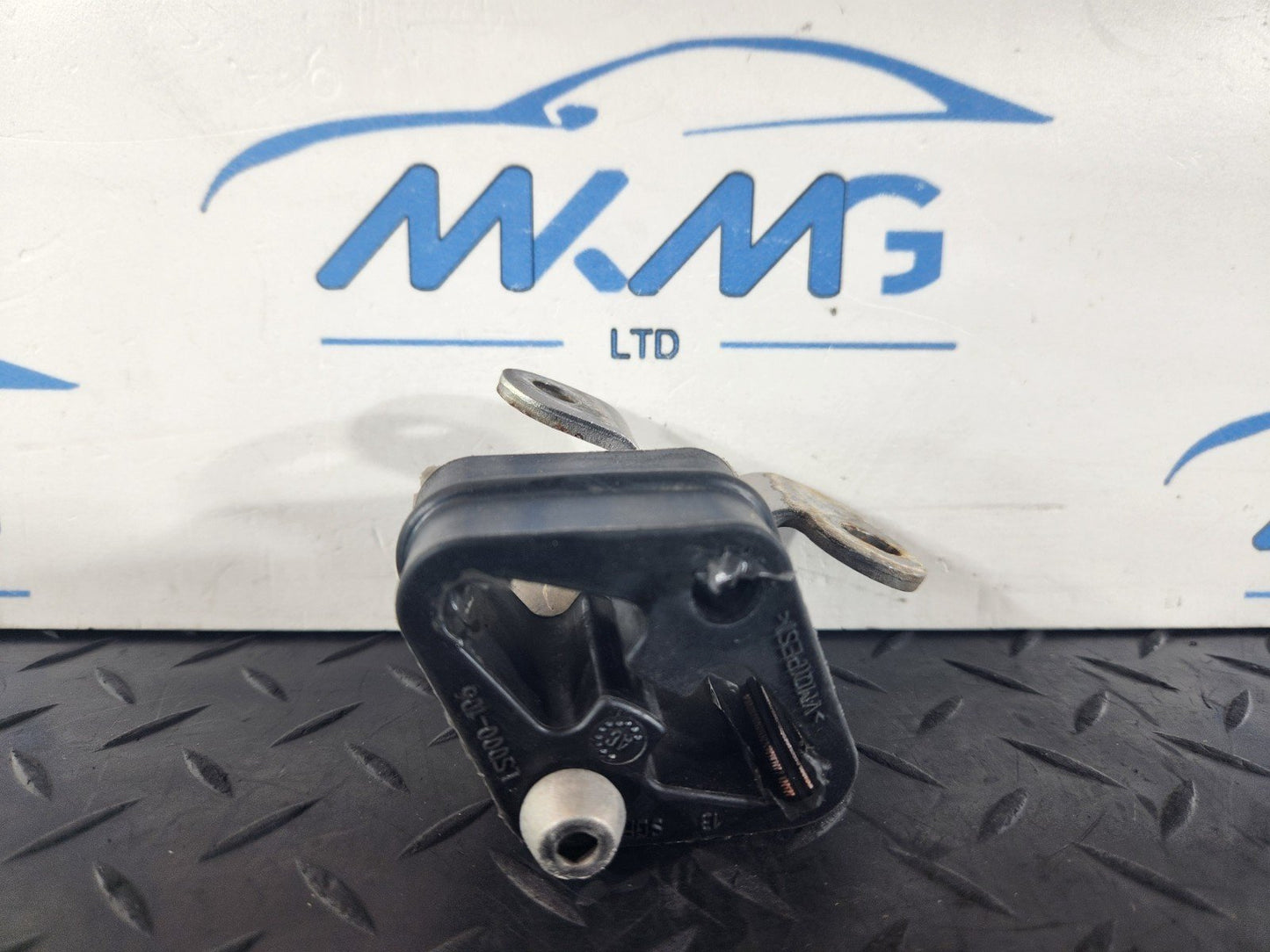 19-ON RANGE ROVER EVOQUE L551 EXHAUST BRACKET HOLDER RUBBER MOUNT K8D25A295AA