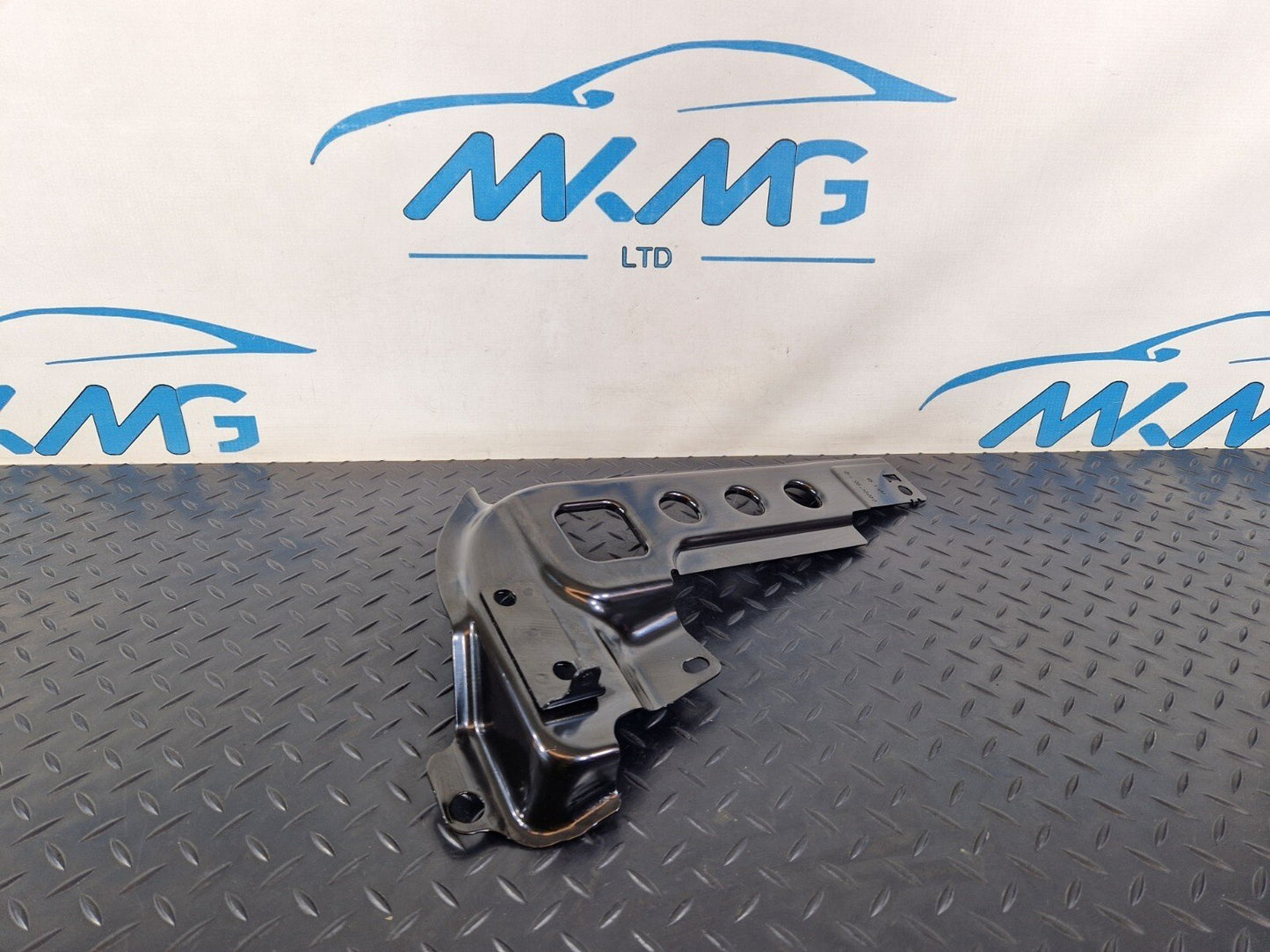 14-21 MERCEDES BENZ C300h W205 BOOT TRUNK RIGHT COVER BRACKET TRIM A2056100002