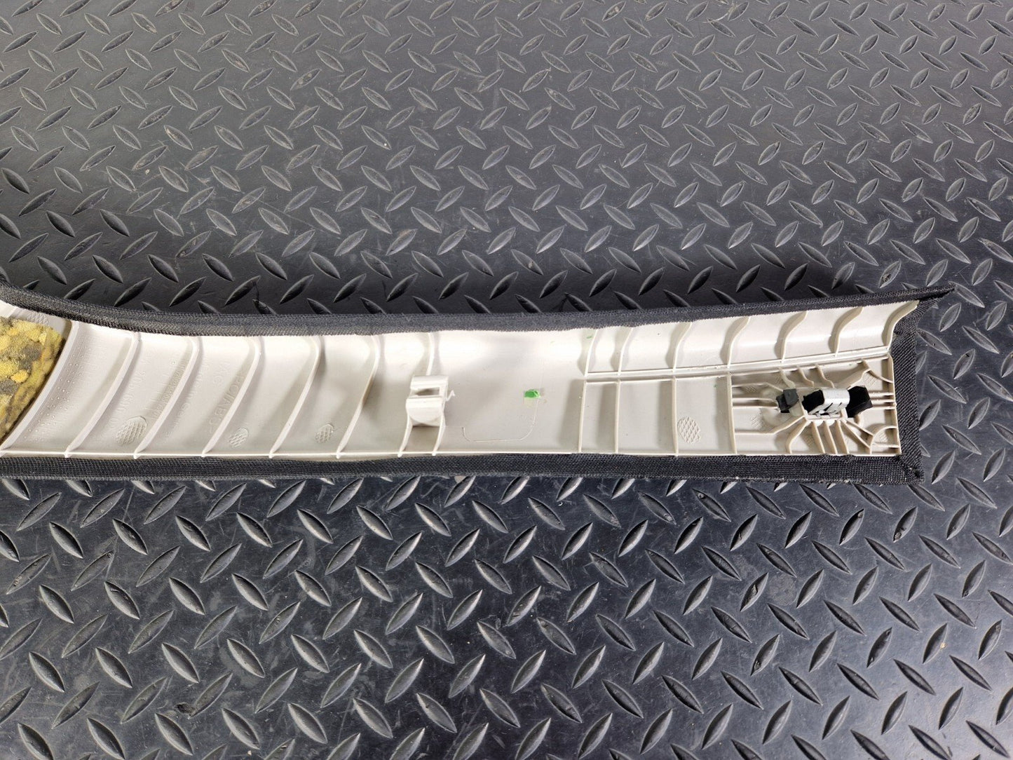 14-21 MERCEDES BENZ C300h W205 A PILLAR COVER TRIM FRONT DRIVER SIDE A2056907604