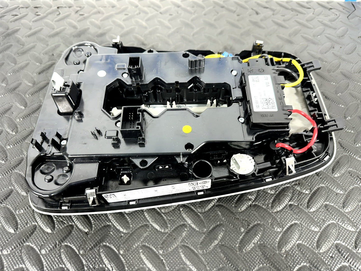 16-19 AUDI A4 B9 AVANT GENUINE LIGHT INTERIOR COURTESY ROOF 8W0947135