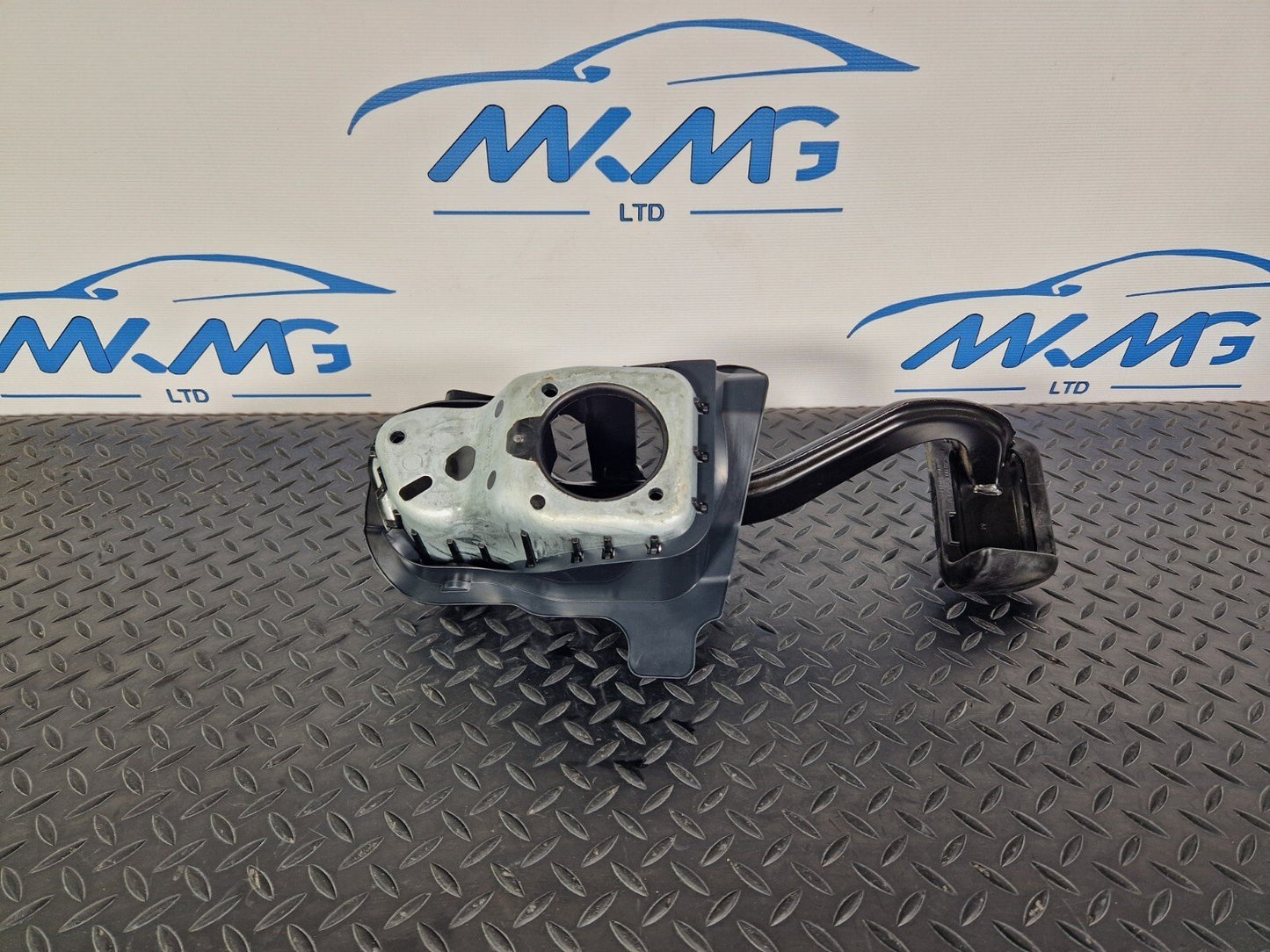 14-21 MERCEDES BENZ C200d W205 GENUINE BRAKE PEDAL A2052920515 A2052920507