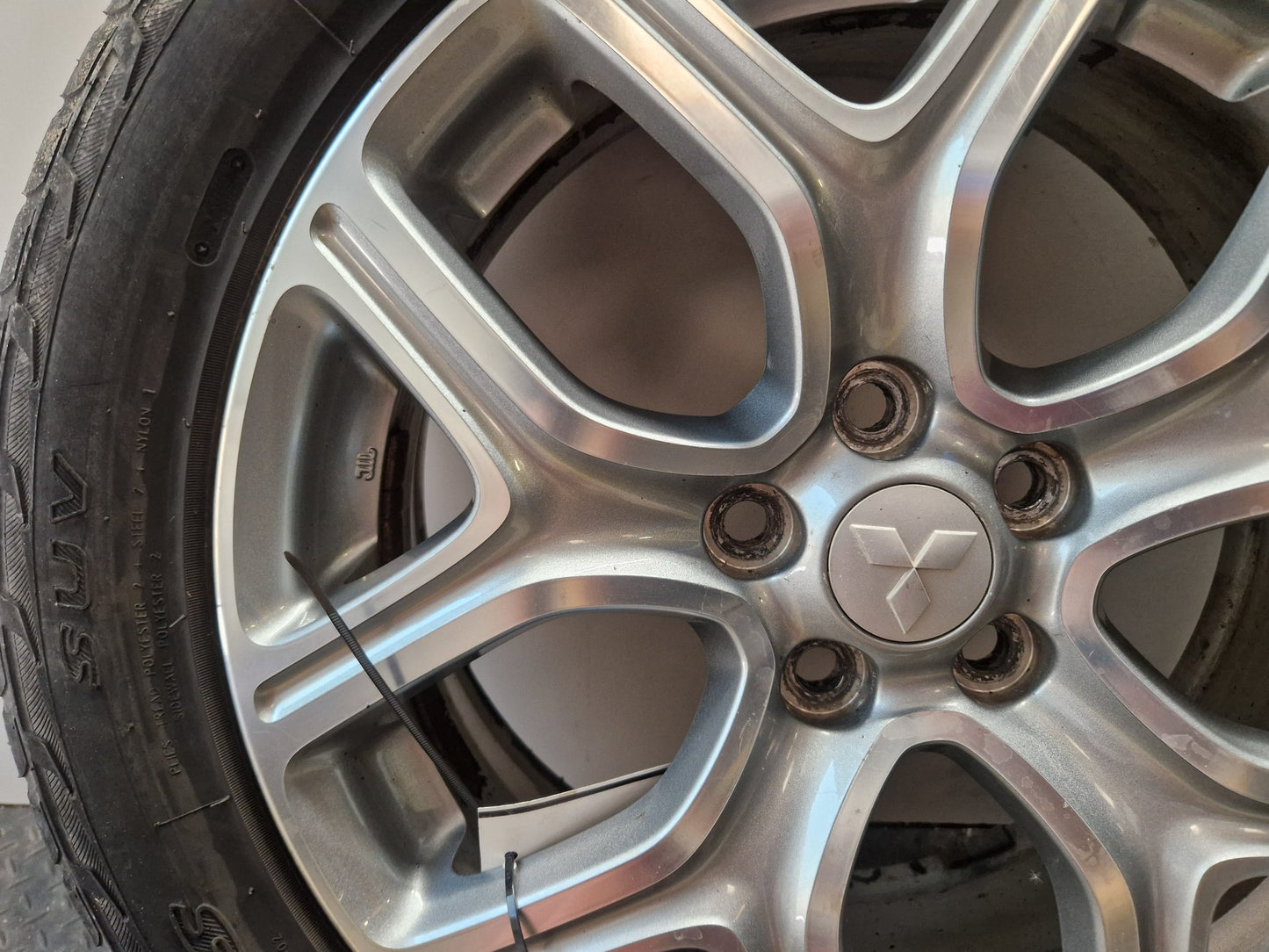 Mitsubishi Outlander MK3 (RE1) (GG2W) 18" Alloy Wheel with Tyre 225/55/18 ~4mm