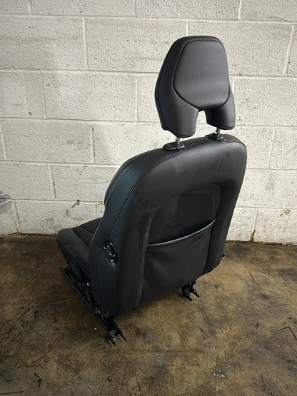 Volvo V40 MK3 (525) Hatchback Genuine Front Right O/S Driver Seat