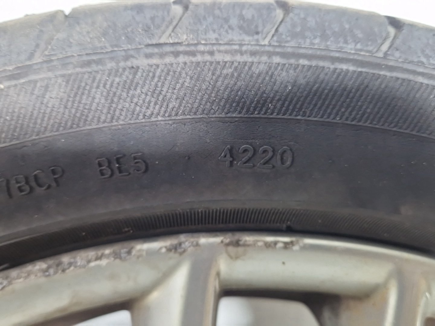 Volvo S40 MK2 (MS) 17" Alloy Wheel with Tyre 205/50/17 ~4mm