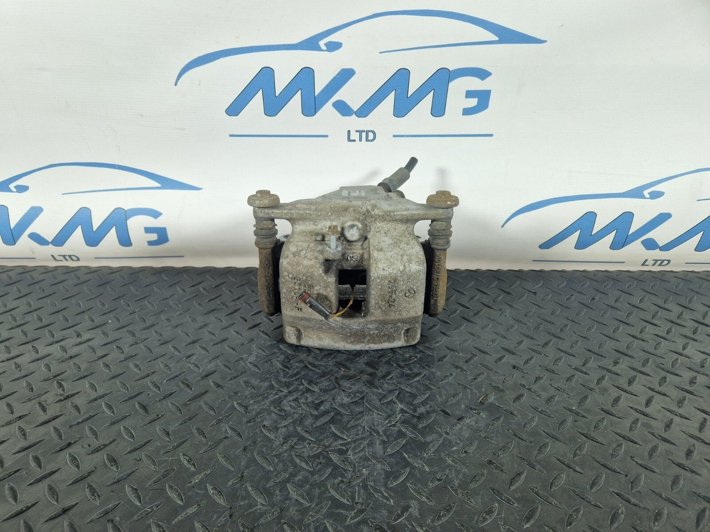 14-21 MERCEDES BENZ C200d W205 FRONT RIGHT O/S BRAKE CALIPER A2054210681