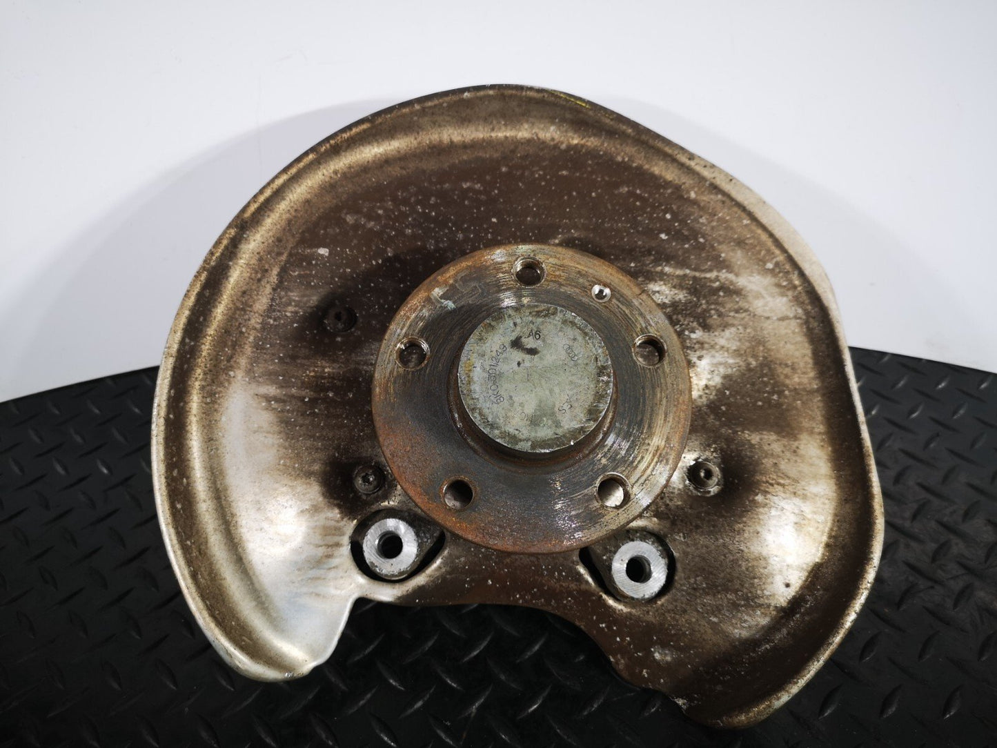 16-19 AUDI A4 B9 S-LINE GENUINE 1.4 TFSI REAR LEFT N/S WHEEL HUB & BEARING