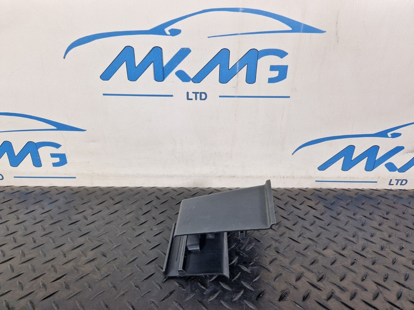 19-ON MERCEDES BENZ B CLASS W247 FRONT LEFT INNER SEAT RAIL COVER A2479190700