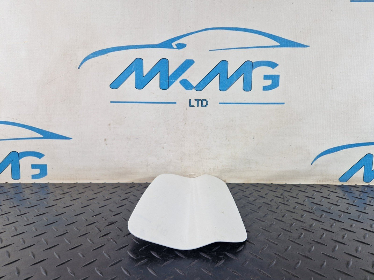 11-18 BMW 6 SERIES F13 FUEL FILLER FLAP LID COVER IN WHITE