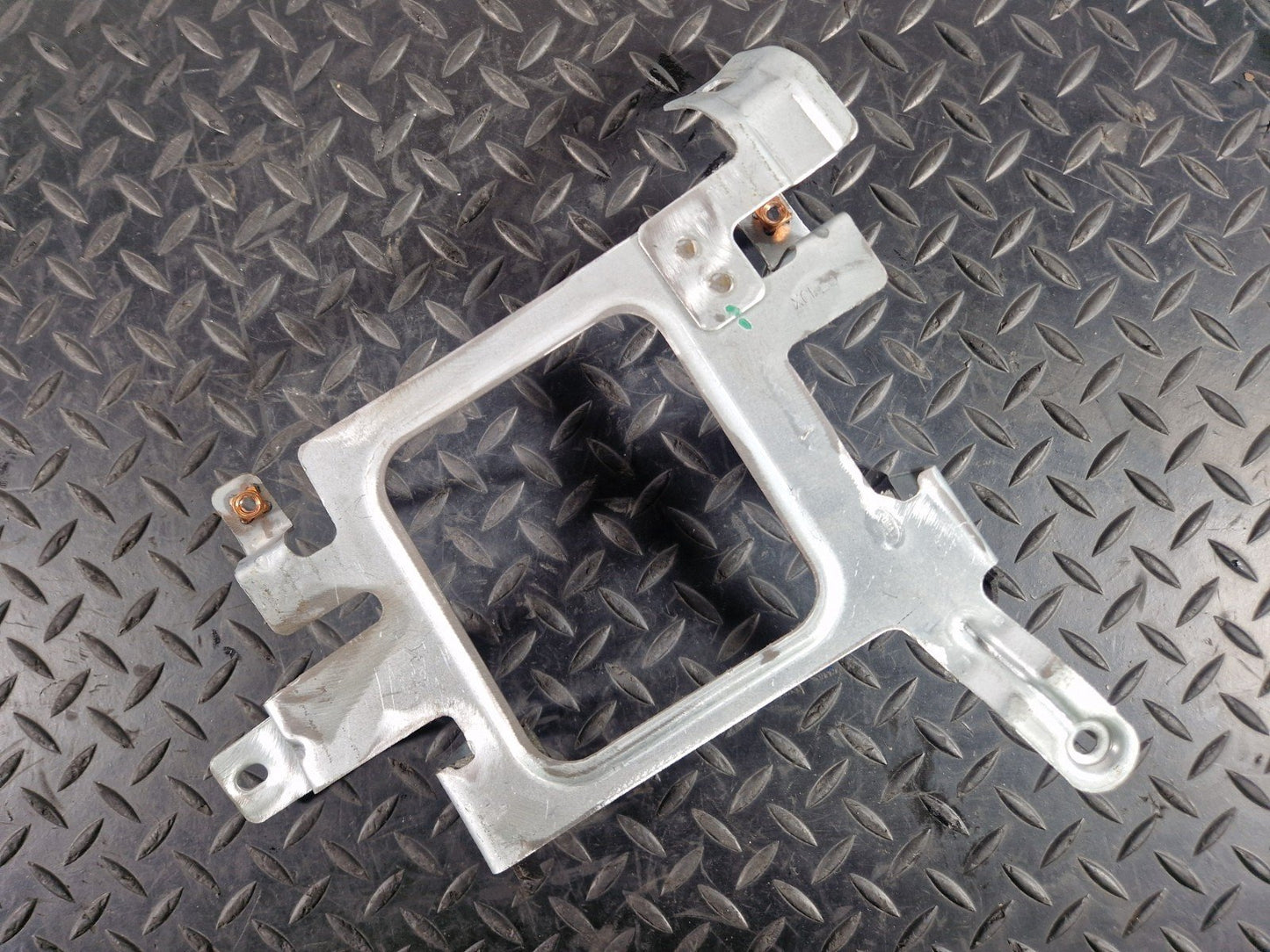 19-ON RANGE ROVER EVOQUE L551 ENTERTAINMENT SYSTEM BRACKET MOUNT M8D2112D34AA