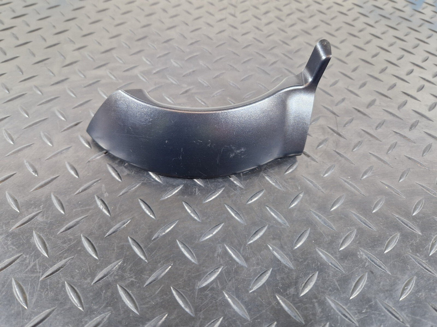 12-17 AUDI Q5 S-LINE GENUINE OEM TAILGATE HINGE COVER DRIVER SIDE 8R0827280