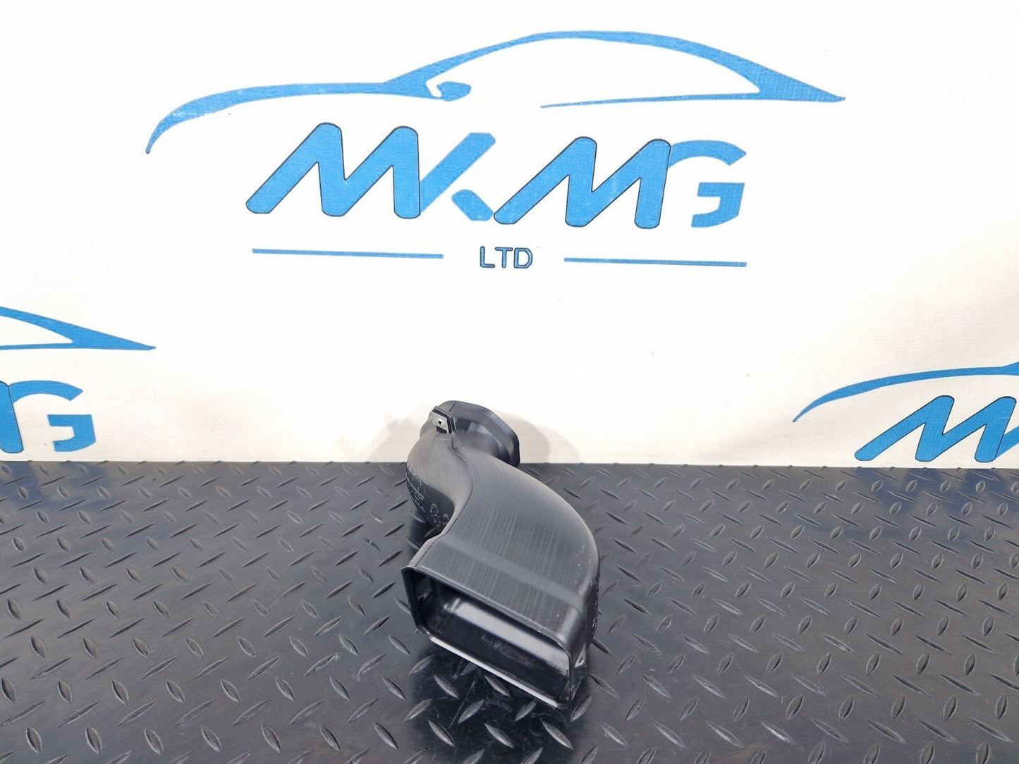 18-ON MERCEDES BENZ SPRINTER W907 RIGHT DRIVER SIDE AIR DUCT A9078304401