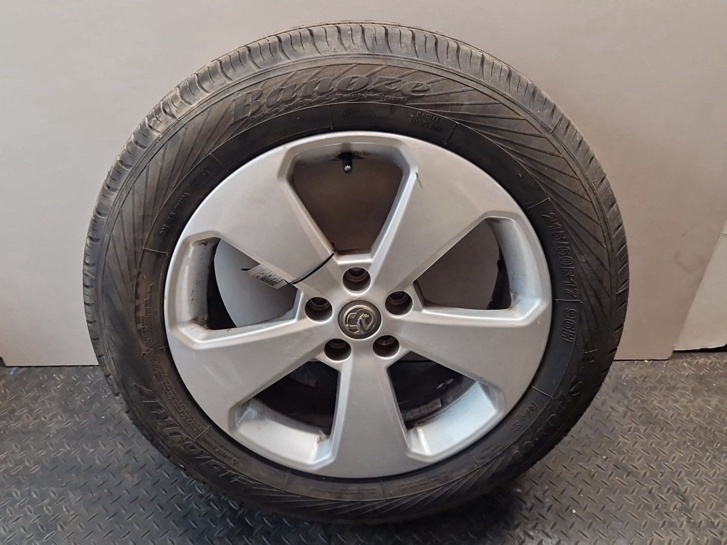 Vauxhall Mokka MK1 (G1U0) 17" Alloy Wheel with Tyre 215/60/17 ~7mm