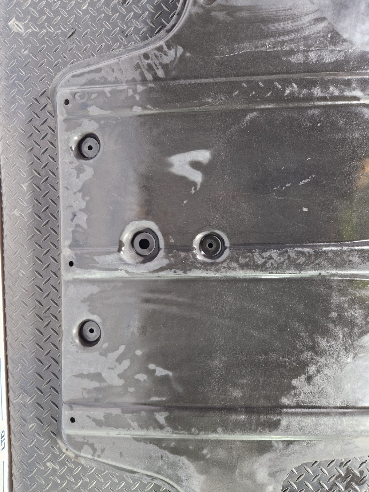 14-20 MERCEDES GLA 200 X156 REAR BOOT UNDERTRAY SHIELD A1776901202 DAMAGED