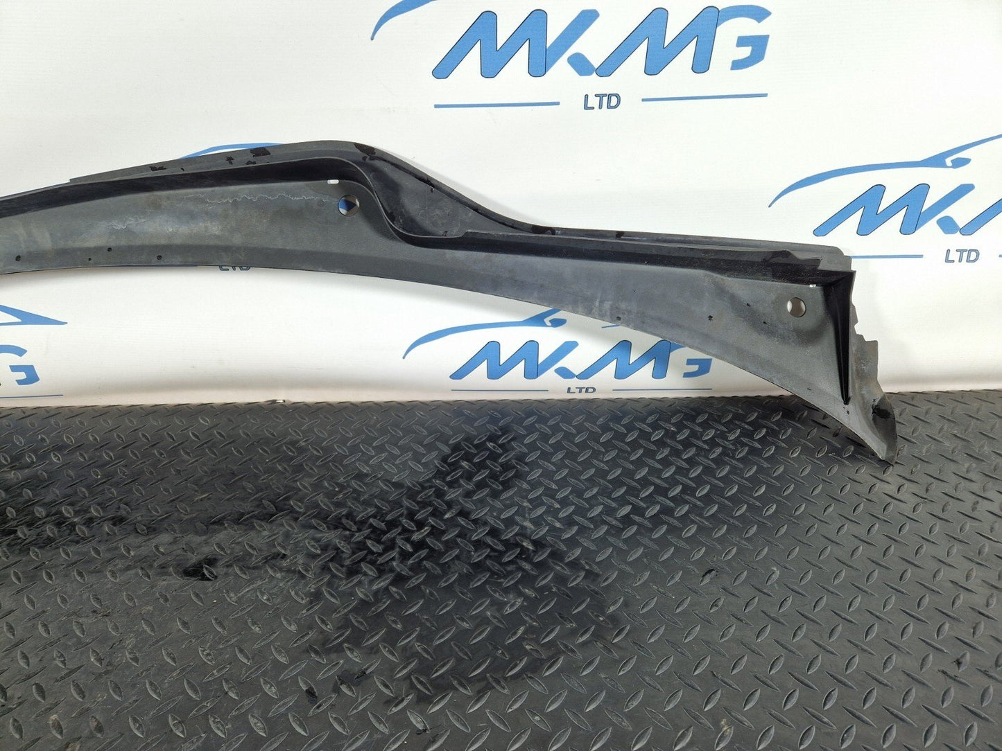 15-18 AUDI A7 4G FRONT WINDSCREEN SCUTTLE PANEL WIPER COVER 4G8819403
