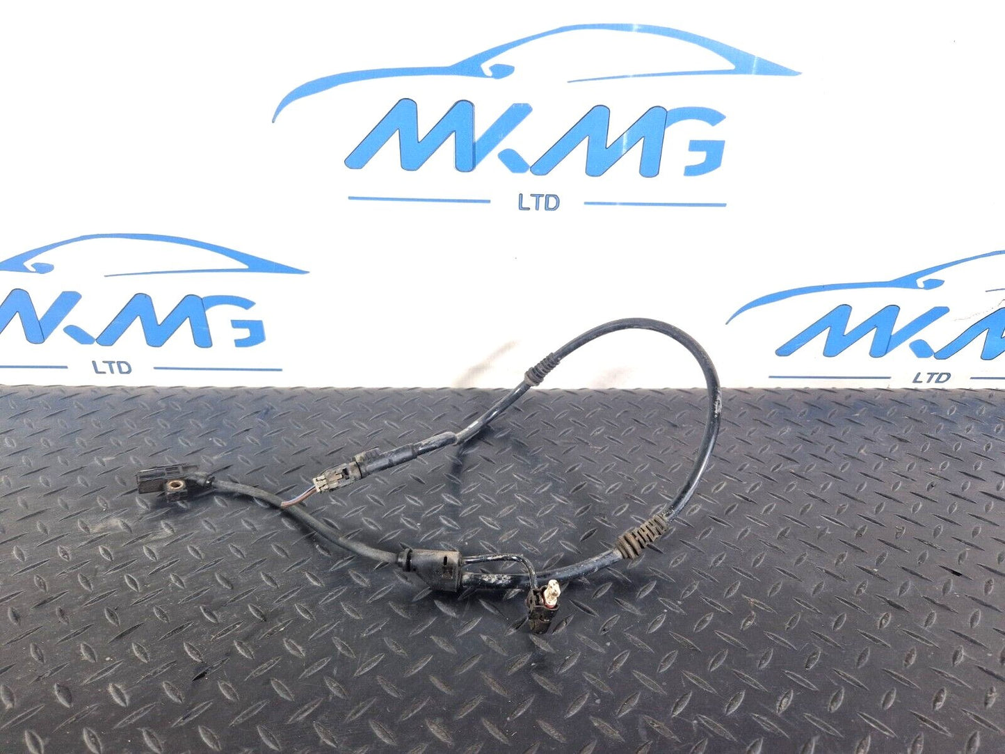 19-ON MERCEDES BENZ CLA C118 FRONT RIGHT SIDE ABS / SPEED SENSOR A2475400400