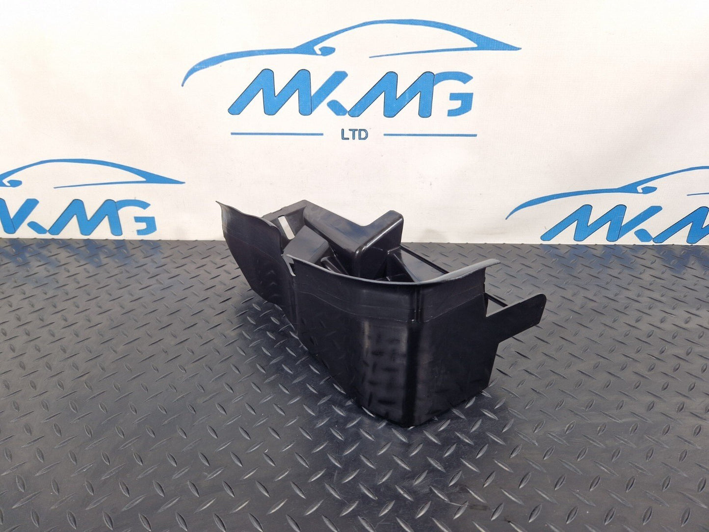 18-ON MERCEDES BENZ SPRINTER W907 W910 AUTO CONSOLE MOUNT BRACKET A9108804700