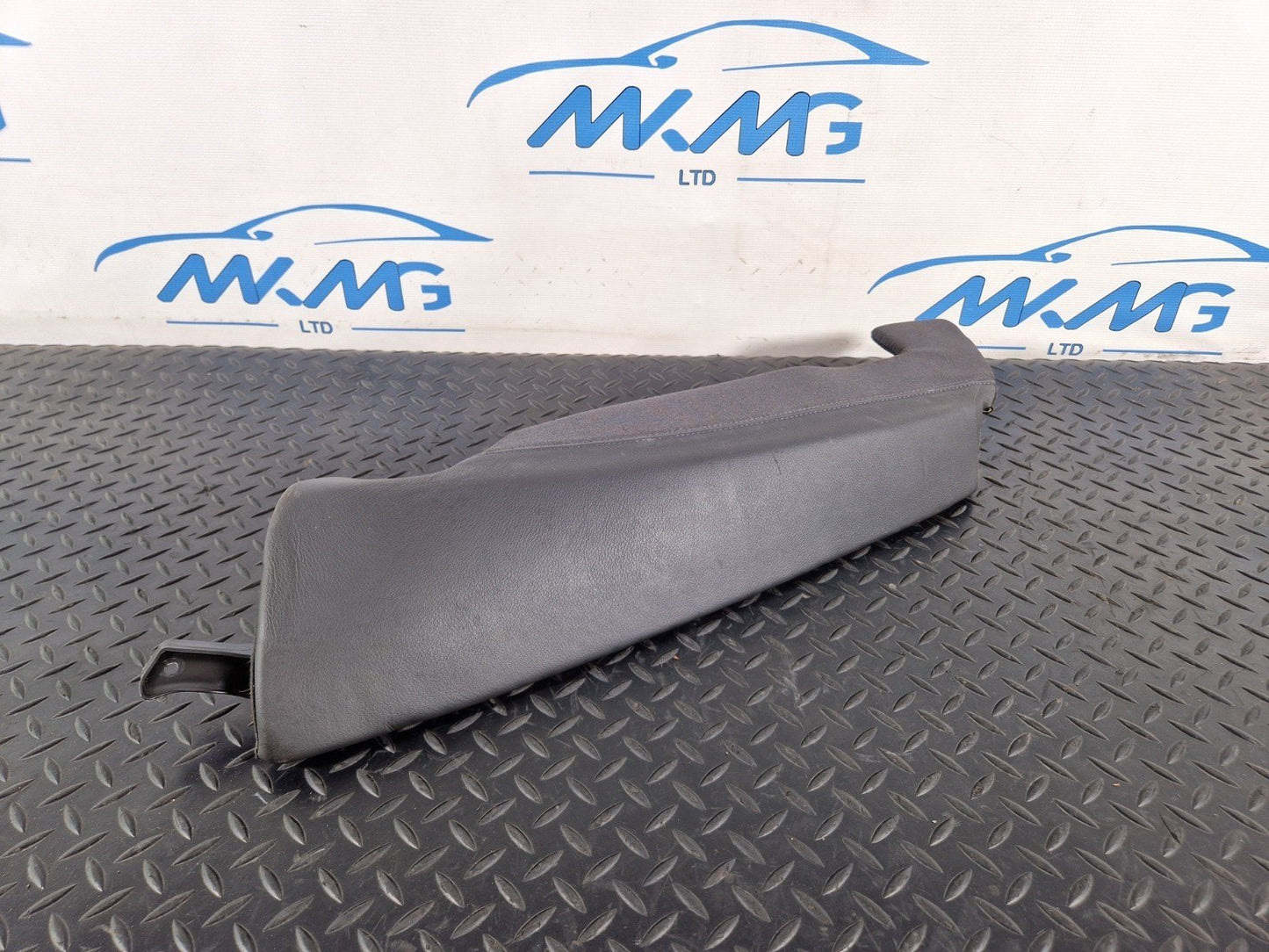 12-18 AUDI A6 C7 GENUINE N/S/R REAR PASSENGER SIDE LEFT BOLSTER 4G0885703