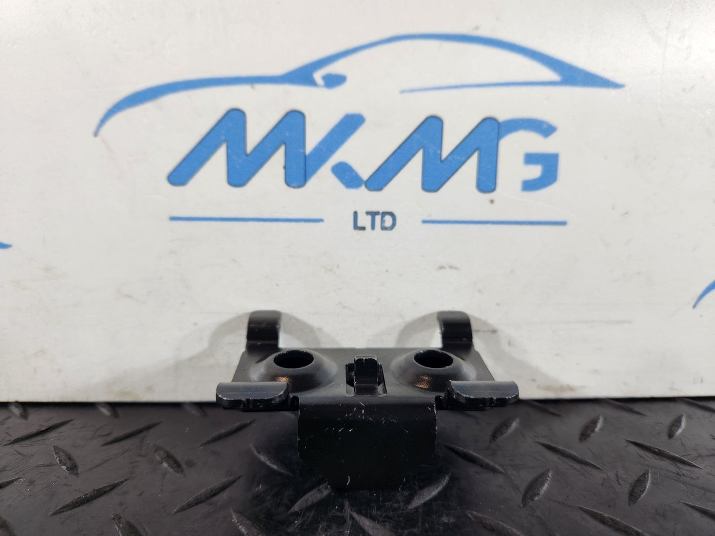 16-19 AUDI A4 B9 GENUINE MOUNTING BRACKET FOR TIE-DOWN EYE 8W9813985