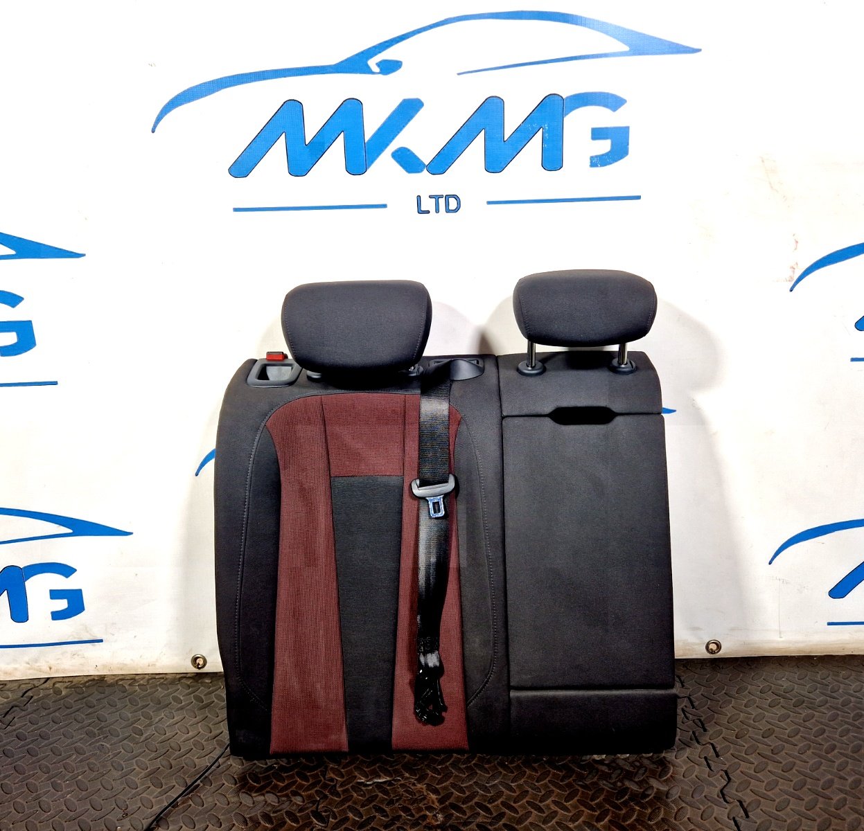 16-19 AUDI A4 B9 16-19 AUDI A4 B9 REAR RIGHT DRIVER SIDE CLOTH SEAT & HEADREST