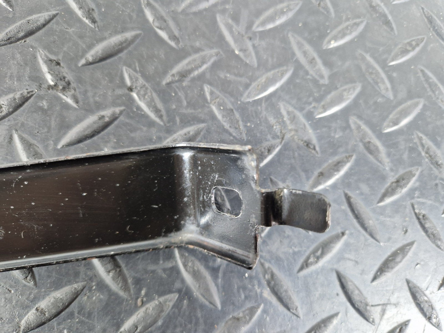 11-19 MERCEDES BENZ ML W166 OEM FENDER MOUNTING BRACKET 1666260200