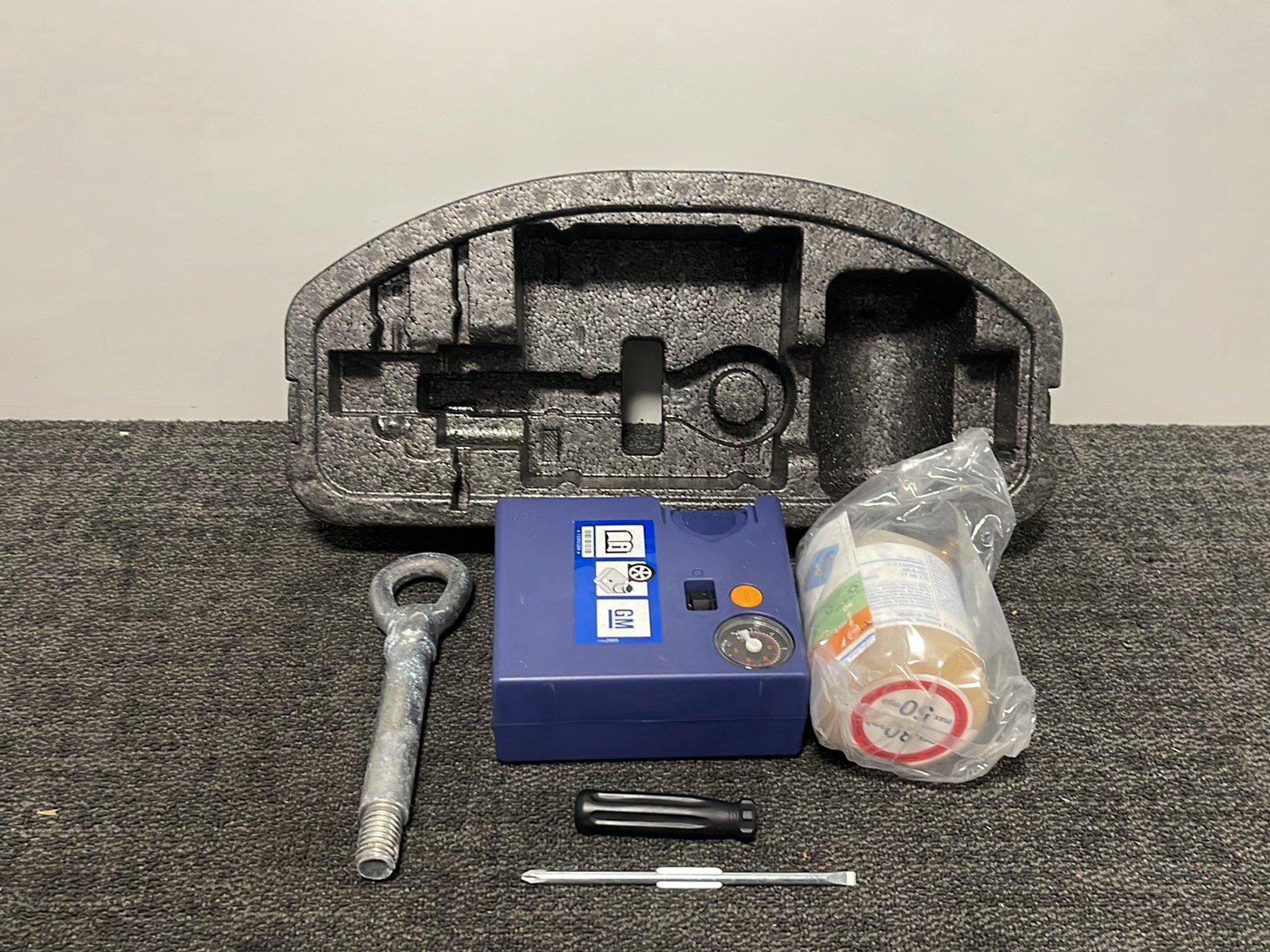 Vauxhall Astra MK6 (J) (A3400) Hatchback Tyre Pump Sealant Repair Kit &amp; Foam