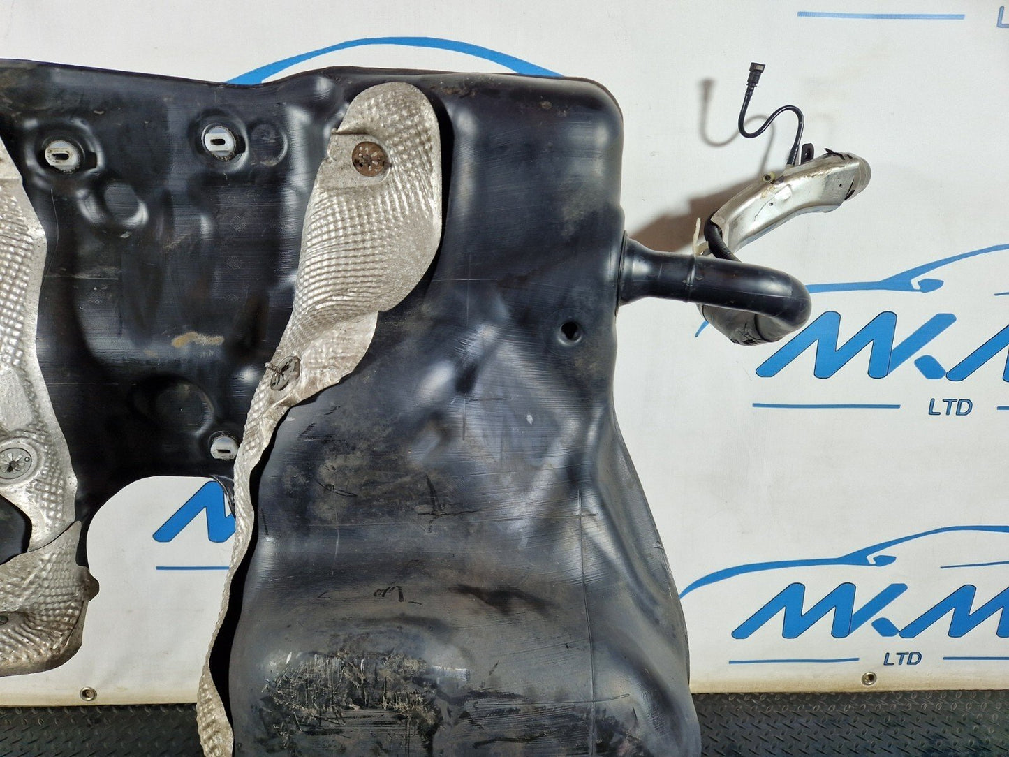 10-17 AUDI A8 4H PETROL FUEL TANK & PUMP 4H0201021BH
