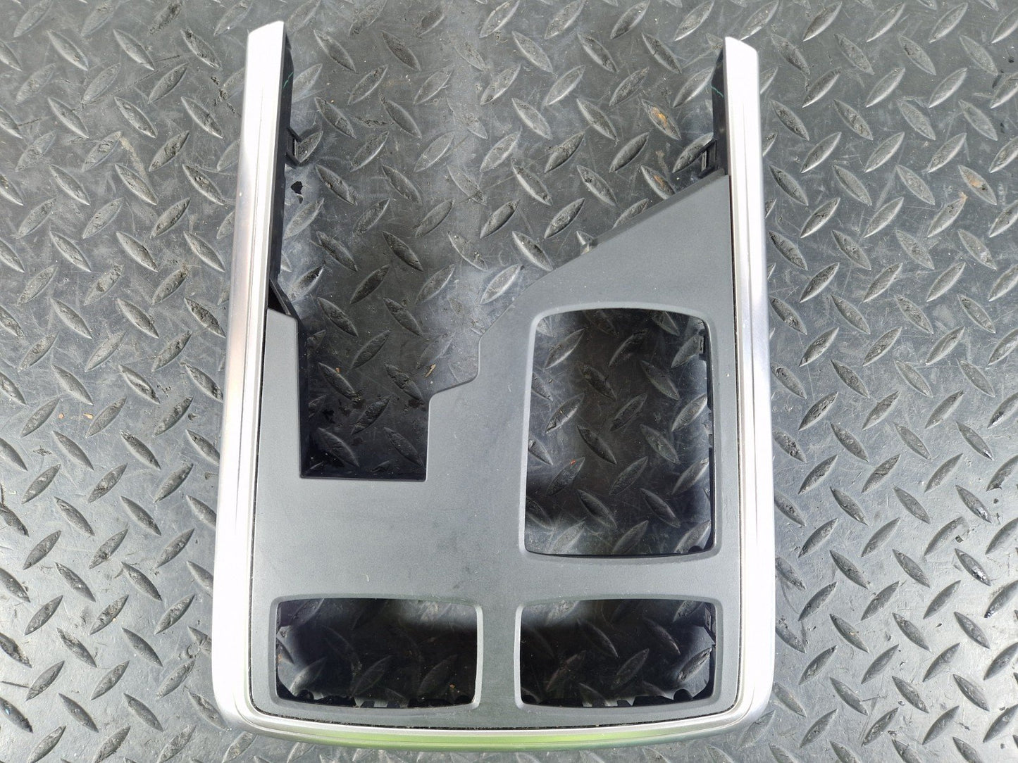 11-19 MERCEDES BENZ ML W166 GENUINE OEM CENTRE CONSOLE SURROUND TRIM A1666803017