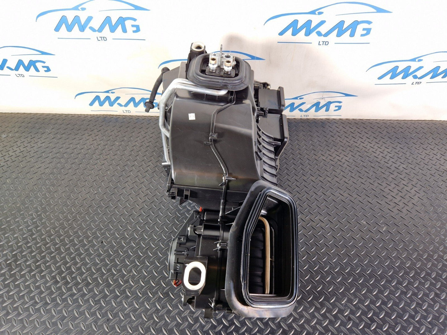 18-ON MERCEDES BENZ A CLASS W177 GENUINE HEATER MATRIX BOX A2478300600