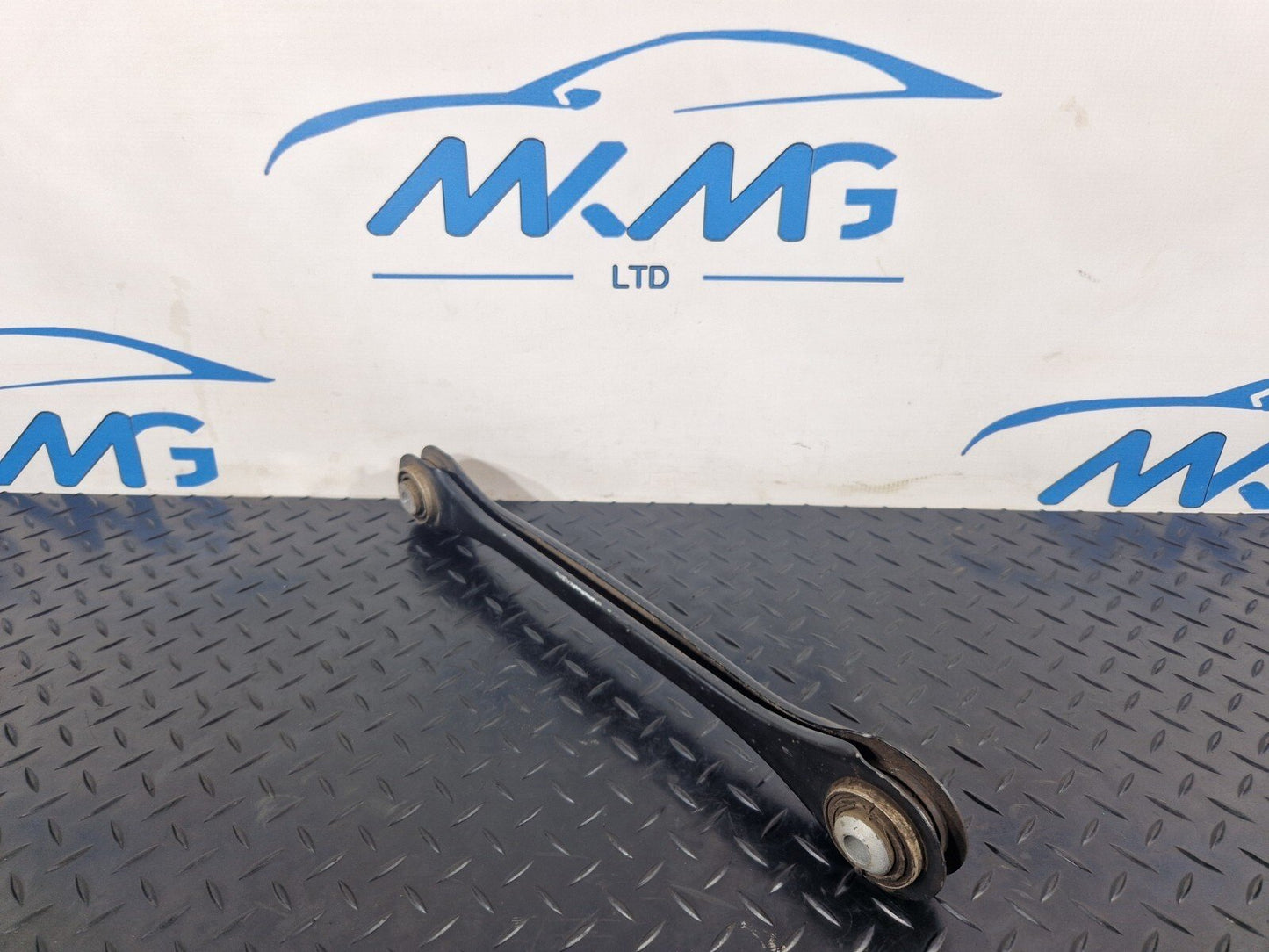 16-19 AUDI A4 B9 AVANT GENUINE REAR LEFT LOWER CONTROL ARM 4M0505291D