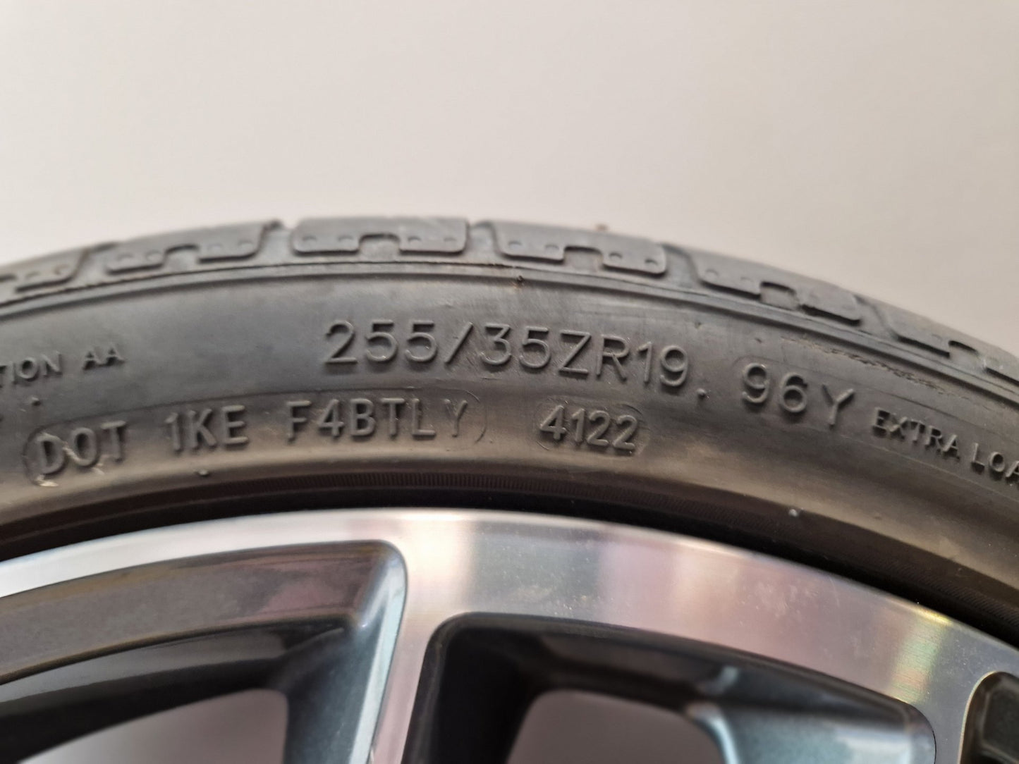Audi A4 B9 19" Alloy Wheel with Tyre 255/35/19 8W0601025D ~3mm *Damaged*