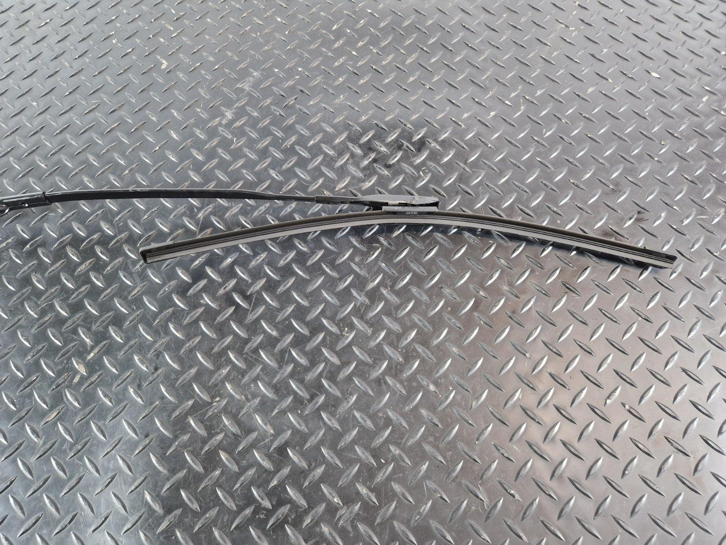 16-20 AUDI Q7 4M GENUINE OEM FRONT LEFT WINDSCREEN WIPER ARM BLACK 4M2955407