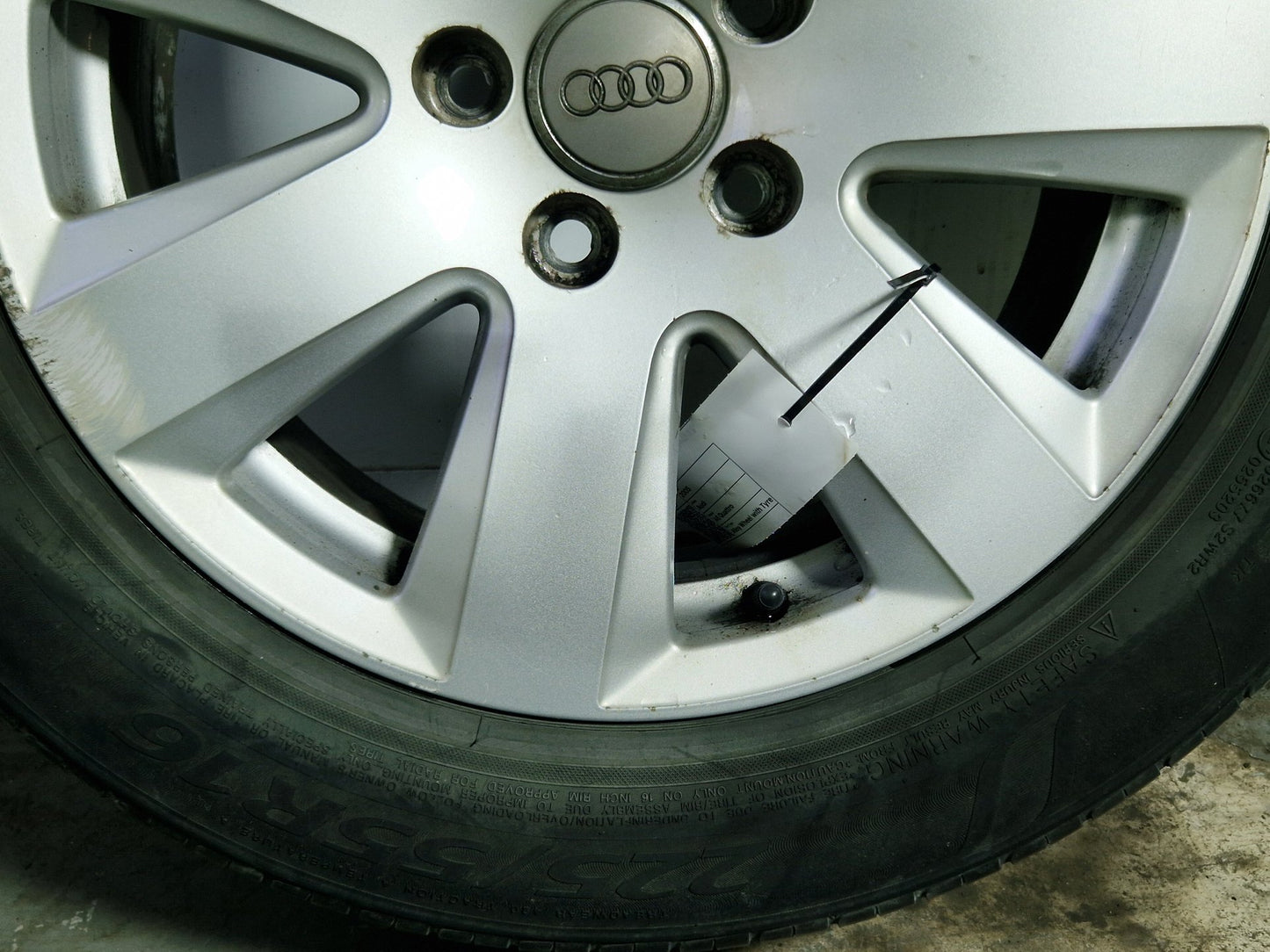 Audi A6 Quattro MK3 (4F) (C6) 16" Alloy Wheel with Tyre 225/55/16 ~6mm