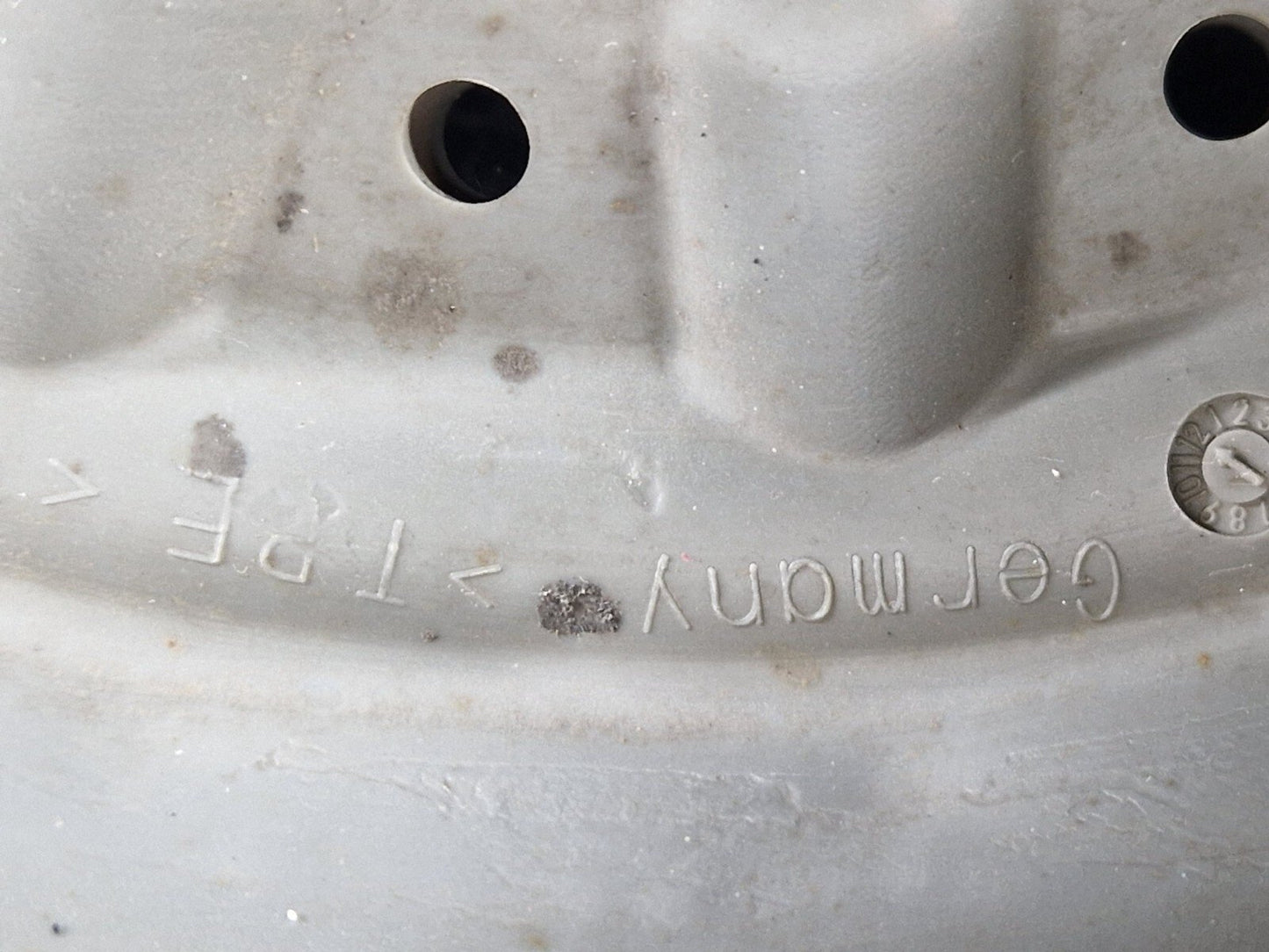 15-18 AUDI A7 4G OEM REAR RIGHT SPRING RUBBER COVER GUARD 8R0511540C