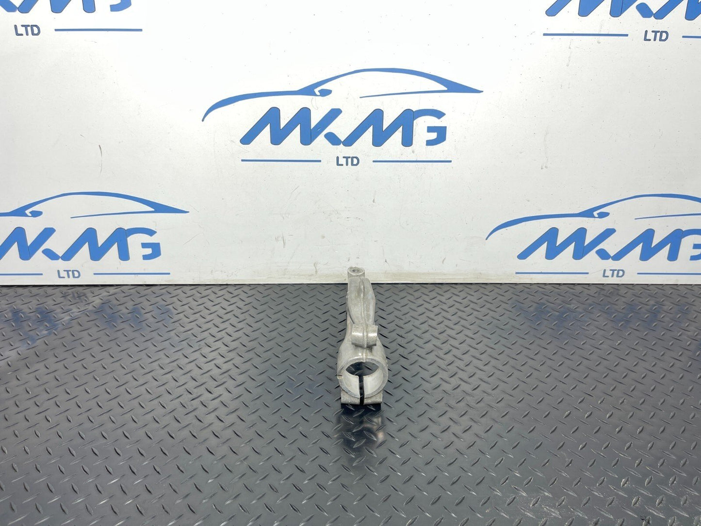 16-19 AUDI A4 B9 FRONT LEFT SIDE SUSPENSION STRUT BRACKET 8W0413037