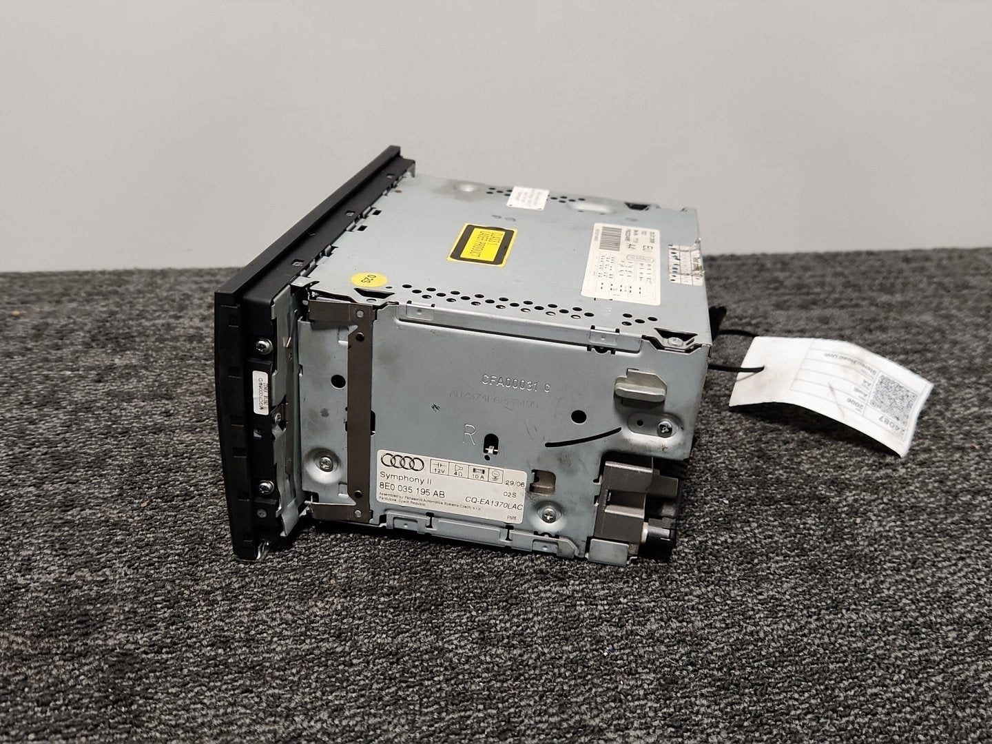 Audi A4 B7 Genuine Radio Stereo CD Player Head Unit 8E0035195AB