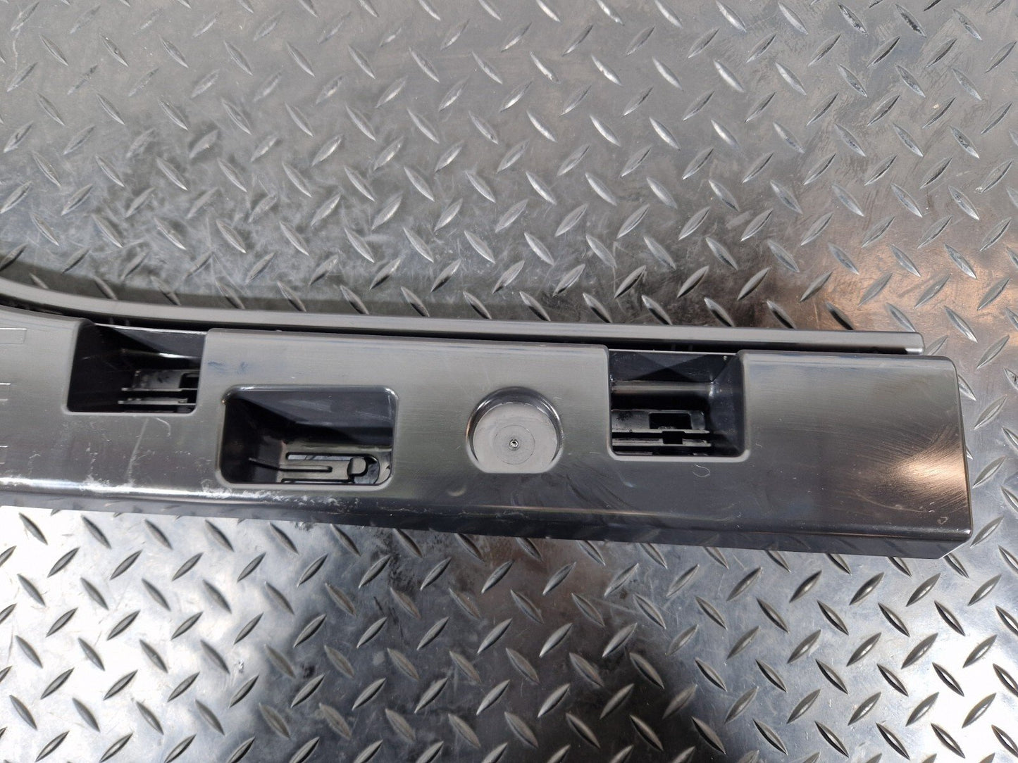 14-21 BMW 2 SERIES F45 F46 GENUINE REAR RIGHT SIDE SKIRT BRACKET 7318862