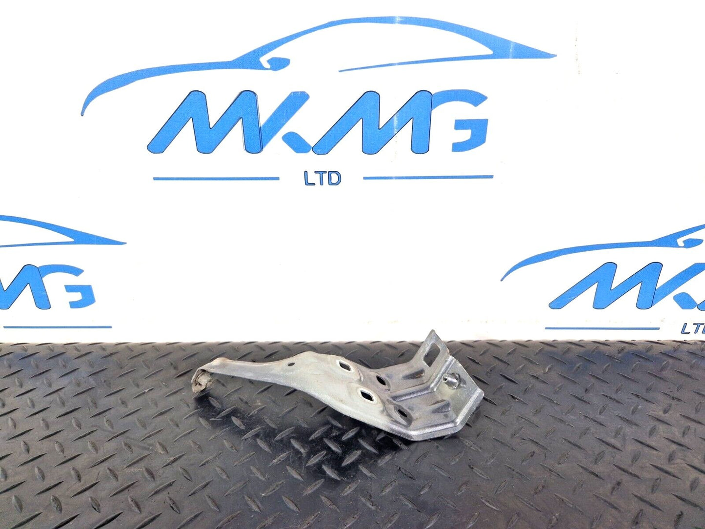 19-ON MERCEDES BENZ B CLASS W247 FRONT RIGHT FENDER FRONT BRACKET A2478810400