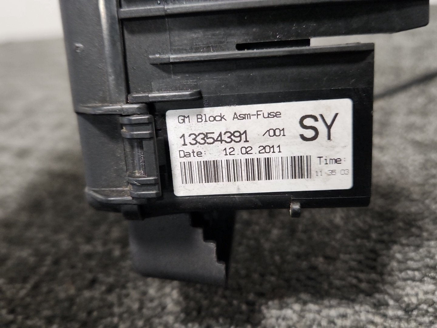 Vauxhall Meriva MK2 (B) (4470) MPV Genuine Battery Fuse Box 13354391